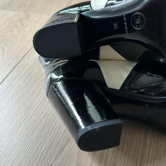 Vintage Chanel Black And White Leather Booties - Picture 9 of 13